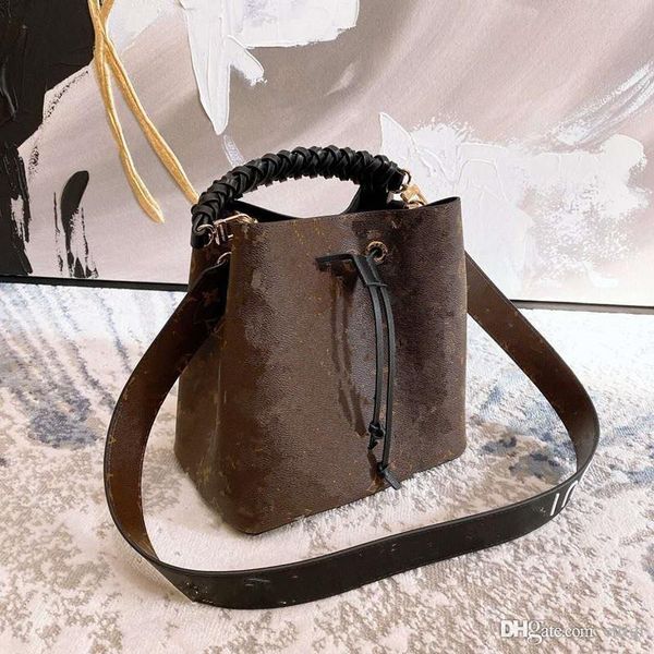 presbyopic female bag 2020 new soft leather bucket fashion hand the bill of lading shoulder handbag messenger bags girls women
presbyopic female bag 2020 new soft leather bucket fashion hand the bill of lading shoulder handbag messenger bags girls women