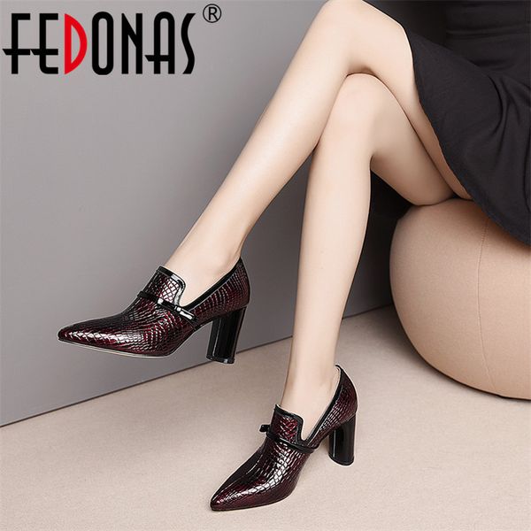 fedonas топ высокого качества пяток genuine leather остроконечные toe обувь партии женщина скольжения на весна лето марка офиса насосы обувь, Black
fedonas топ высокого качества пяток genuine leather остроконечные toe обувь партии женщина скольжения на весна лето марка офиса насосы обувь, Black
