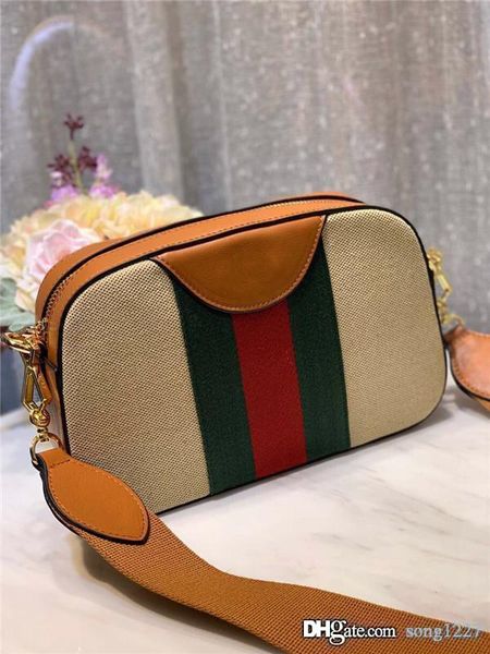 a rectangular shoulder bag. camera bag, beige canvas material. brown leather, highlights the extraordinary charm. with a retro style
