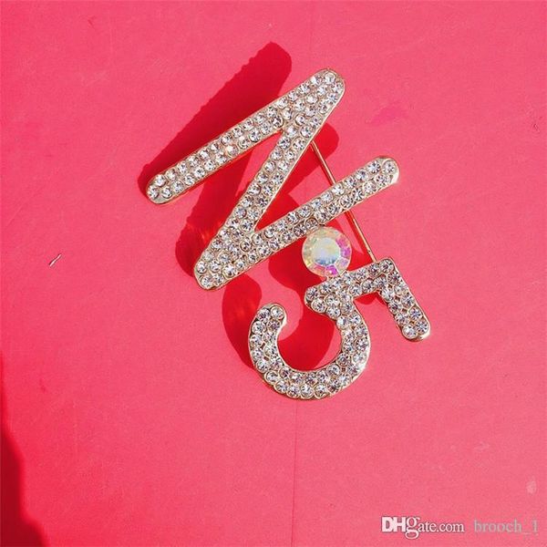 High Quality Rhinestone Brooch Pins Shiny Bling Crystal Number 5 Lapel Pins brooch Unisex Fashion Jewelry Clothing Brooches Wedding Costume
High Quality Rhinestone Brooch Pins Shiny Bling Crystal Number 5 Lapel Pins brooch Unisex Fashion Jewelry Clothing Brooches Wedding Costume