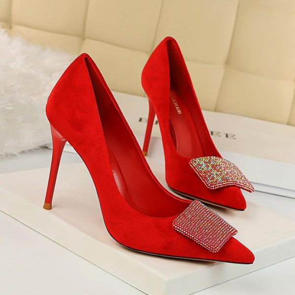 korean high heel shoes-banquet women's shoes thin heeled high-heel suede shallow mouth pointed shiny man-made diamond shoes, Black
korean high heel shoes-banquet women's shoes thin heeled high-heel suede shallow mouth pointed shiny man-made diamond shoes, Black