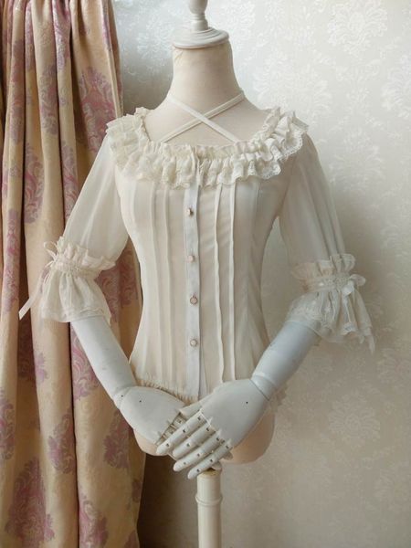 2018 summer classic retro white chiffon gothic lolita shirts retro square collar half flare sleeve lace ruffles blouses, Black;red
2018 summer classic retro white chiffon gothic lolita shirts retro square collar half flare sleeve lace ruffles blouses, Black;red