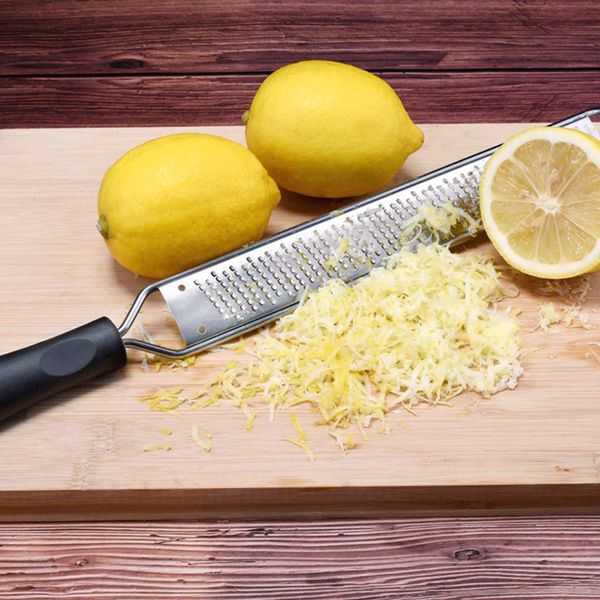 многоцелевой кухня сыр масло slicer терки из нержавеющей стали лимон citrus овощной фрукты zester
многоцелевой кухня сыр масло slicer терки из нержавеющей стали лимон citrus овощной фрукты zester