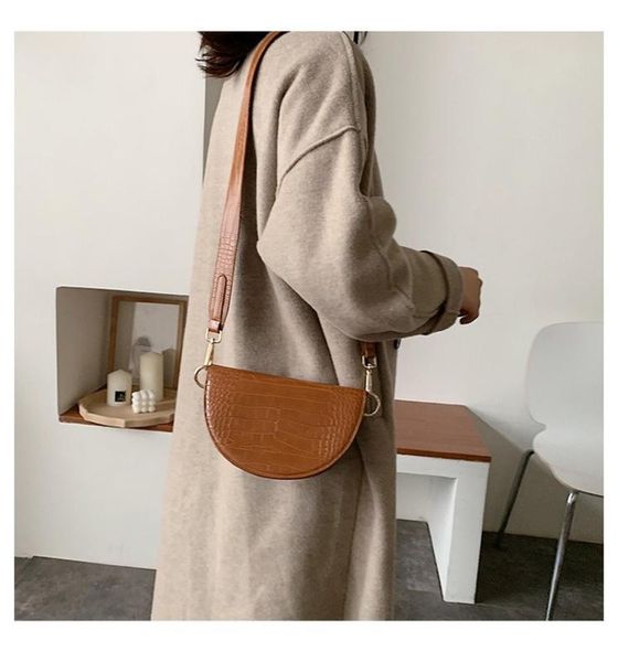 europe and the united states new crocodile pattern women's shoulder messenger bag simple semi-circular bag bags
europe and the united states new crocodile pattern women's shoulder messenger bag simple semi-circular bag bags