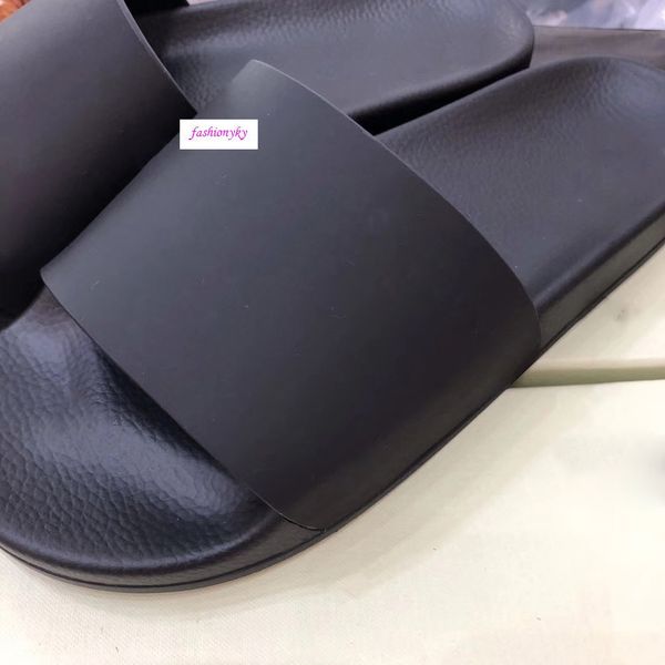 fashion off casual shoes indoor beach slippers white printing sweethearts shoes with box, Black
fashion off casual shoes indoor beach slippers white printing sweethearts shoes with box, Black