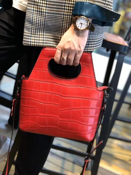 stone pattern women messenger bags saffiano bucket lady handbag leather vintage crossbody 2019 new single shoulder fashion sac
stone pattern women messenger bags saffiano bucket lady handbag leather vintage crossbody 2019 new single shoulder fashion sac