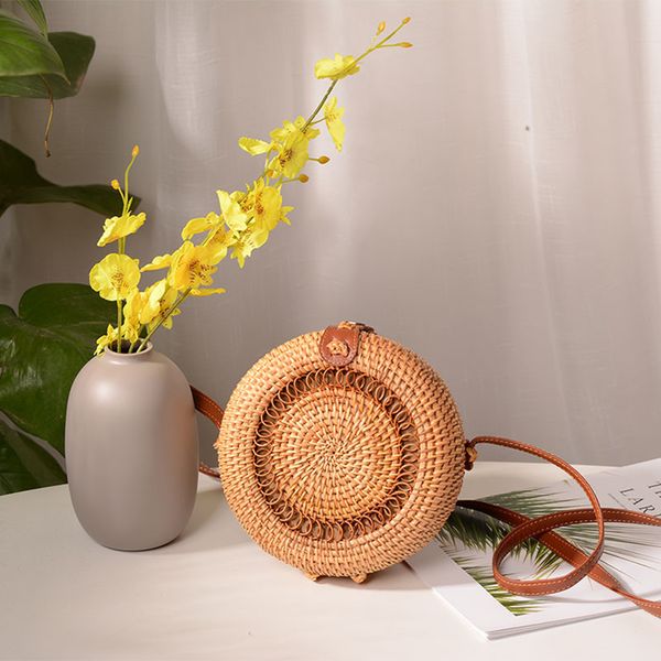 hollow round braided women's messenger bags hand-knitted rattan round mini beach bag bohemian shoulder crossbody bags for women
hollow round braided women's messenger bags hand-knitted rattan round mini beach bag bohemian shoulder crossbody bags for women