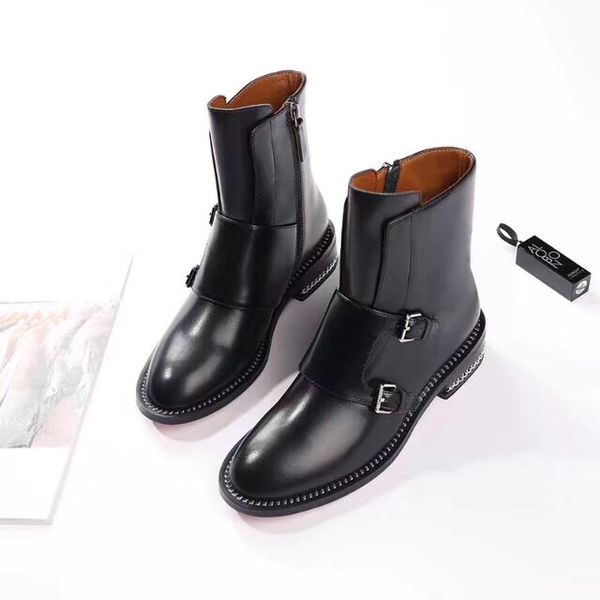 women's winter new leather black short boots chain belt buckle round head knight trend British wind women's boots
women's winter new leather black short boots chain belt buckle round head knight trend British wind women's boots