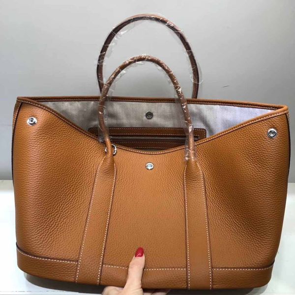 fashion designer crossbody messenger bag genuine leather cowhide travel bag shopping bag
fashion designer crossbody messenger bag genuine leather cowhide travel bag shopping bag