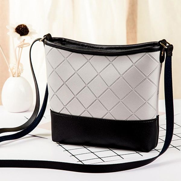 hand bags women 2020 sac a main femme holographic bag line pressing square single shoulder bucket bag with mobile phone
hand bags women 2020 sac a main femme holographic bag line pressing square single shoulder bucket bag with mobile phone