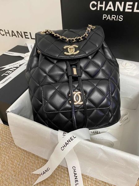 new ladies backpack 7a high-end custom quality backpack fashion trend leisure style travel must first gold metal accessories
new ladies backpack 7a high-end custom quality backpack fashion trend leisure style travel must first gold metal accessories