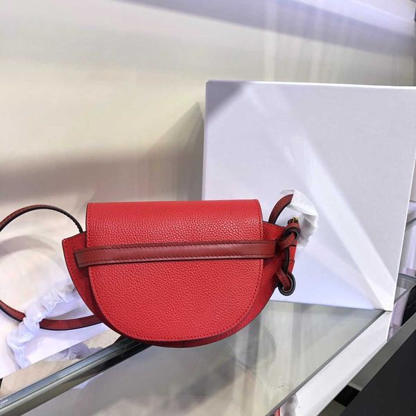 дизайнер седло мешок crossbody сумка высокого качества сумки 2019 бренд мода роскошь женщины сумка дизайнер роскошных сумки кошельки женщины
дизайнер седло мешок crossbody сумка высокого качества сумки 2019 бренд мода роскошь женщины сумка дизайнер роскошных сумки кошельки женщины