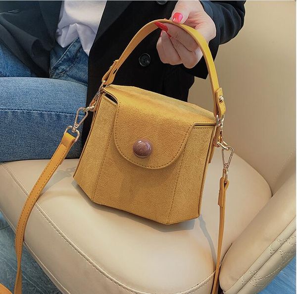 small bag female bag 2019 new autumn and winter trend line fashion style wild single shoulder slung portable bucket
small bag female bag 2019 new autumn and winter trend line fashion style wild single shoulder slung portable bucket