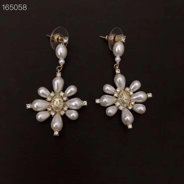 pearl earrings are popular in europe and america luxury custom style earrings, Golden
pearl earrings are popular in europe and america luxury custom style earrings, Golden