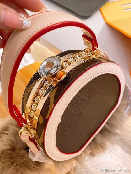 crystal apple pie quality package to the new 2020 show limited edition style is bold and unrestrained romantic trendy leather edging daytime
crystal apple pie quality package to the new 2020 show limited edition style is bold and unrestrained romantic trendy leather edging daytime
