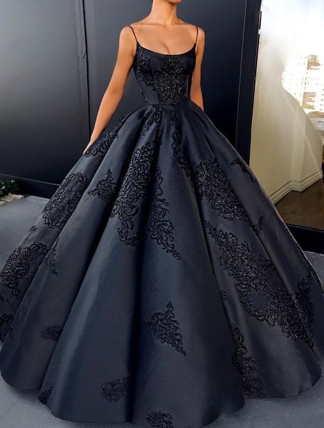 2020 backless evening dresses ball gowns plus size lace appliques prom dresses long satin formal black gowns hy4044, Black;red
2020 backless evening dresses ball gowns plus size lace appliques prom dresses long satin formal black gowns hy4044, Black;red