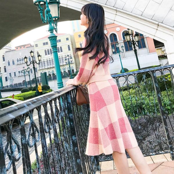 autumn quality new high pink plaid suit women o-neck long sleeve sweater+knee-length skirt female casual 2-piece set ladies jupe, White
autumn quality new high pink plaid suit women o-neck long sleeve sweater+knee-length skirt female casual 2-piece set ladies jupe, White