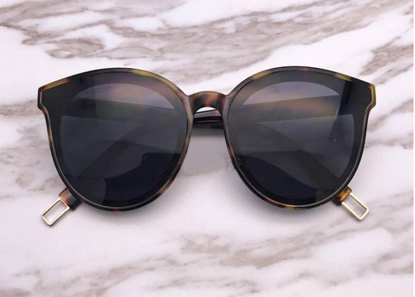 2020 new women half clear lens vintage sunglasses lady's sun glasses uv protection superstar female lady eyeglass outdoor eye, White;black
2020 new women half clear lens vintage sunglasses lady's sun glasses uv protection superstar female lady eyeglass outdoor eye, White;black