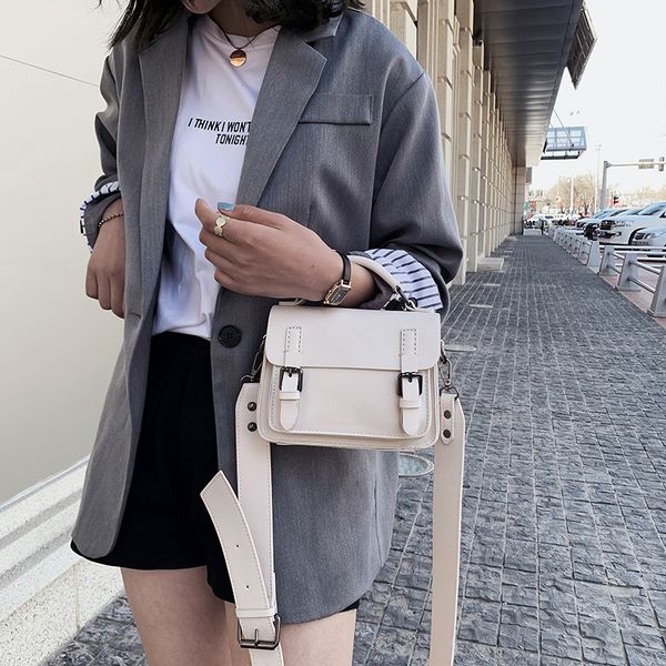 2020 quality fashion pom poms square bags customize printing handbags for women tote bags from china wholesaler baoba baide2/04
2020 quality fashion pom poms square bags customize printing handbags for women tote bags from china wholesaler baoba baide2/04