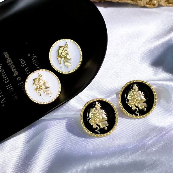 vintage gold color portrait round stud earrings for women white black enamel coin earrings classic european jewelry, Golden;silver
vintage gold color portrait round stud earrings for women white black enamel coin earrings classic european jewelry, Golden;silver