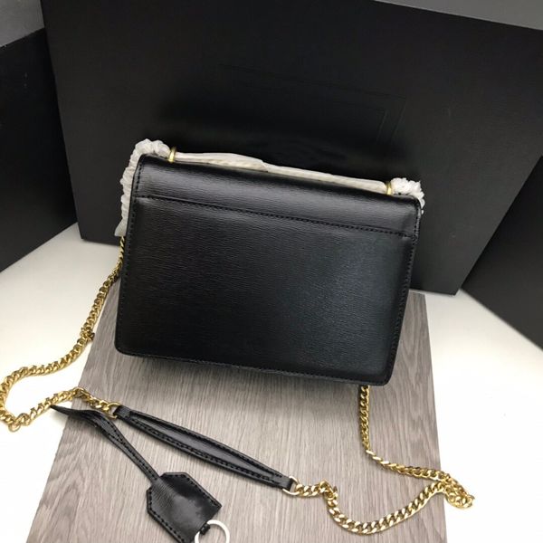 luxury women flap chain shoulder handbag oil wax real leather v shaped designer purse shoulder messenger handbag 22cm
luxury women flap chain shoulder handbag oil wax real leather v shaped designer purse shoulder messenger handbag 22cm