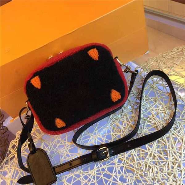 2020 2020 new handbag fashion lady cashmere shoulder strap adjustable camera bag teddy bear handbag compact and practical
2020 2020 new handbag fashion lady cashmere shoulder strap adjustable camera bag teddy bear handbag compact and practical