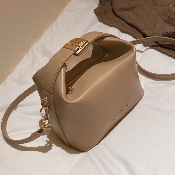 vintage fashion female small tote bag 2020 new pu leather women's handbag lock shoulder messenger bag
vintage fashion female small tote bag 2020 new pu leather women's handbag lock shoulder messenger bag