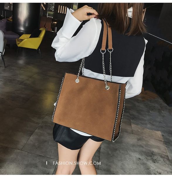 bag women's 2020 new slant-slung women's bag fashion chain rivet polished single shoulder portable
bag women's 2020 new slant-slung women's bag fashion chain rivet polished single shoulder portable