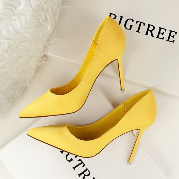 9cm 9colors lady micro suede dress shoes elegant women pointed toe thin high heels party red wedding shoes purple pumps 2019 wholesale, Black
9cm 9colors lady micro suede dress shoes elegant women pointed toe thin high heels party red wedding shoes purple pumps 2019 wholesale, Black