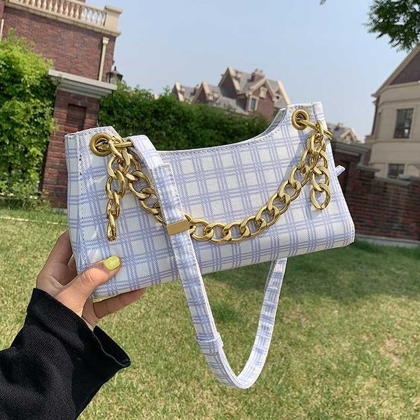 new design fashion lattice armpit bag & elegant chain handbag messenger bag shoulder width 26cm height 14cm thickness 6cm
new design fashion lattice armpit bag & elegant chain handbag messenger bag shoulder width 26cm height 14cm thickness 6cm