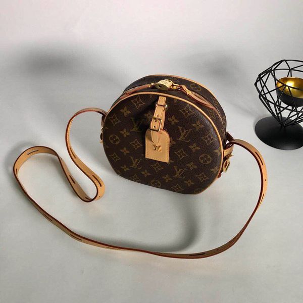 classic lady's single shoulder bag 7a high-end custom quality diagonal cross bag fashion style gold metal accessories with 1 long shoul
classic lady's single shoulder bag 7a high-end custom quality diagonal cross bag fashion style gold metal accessories with 1 long shoul
