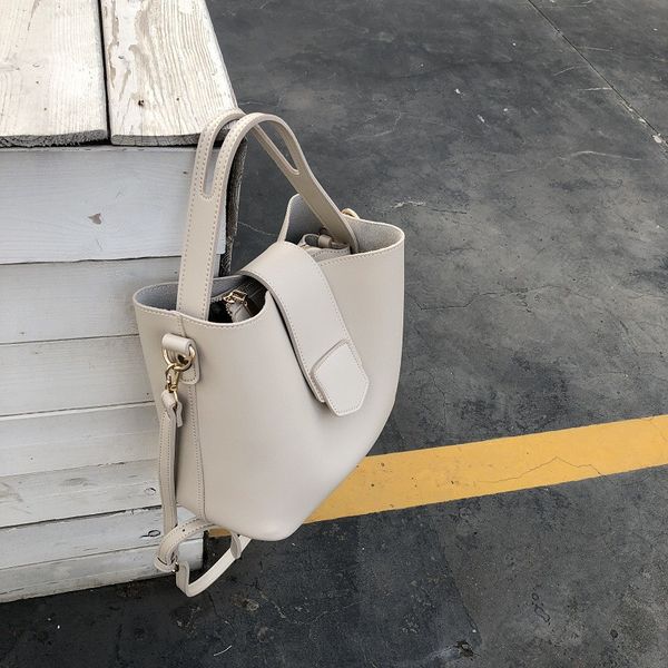 casual serpentine bucket bag women handbags chic serpentine shoulder strap bags lady shoulder bag large capacity composite bags
casual serpentine bucket bag women handbags chic serpentine shoulder strap bags lady shoulder bag large capacity composite bags
