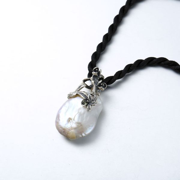 s925 sterling silver baroque shaped natural pearl pendant vintage thai silver old craft retro style female pendant manufacturer
s925 sterling silver baroque shaped natural pearl pendant vintage thai silver old craft retro style female pendant manufacturer