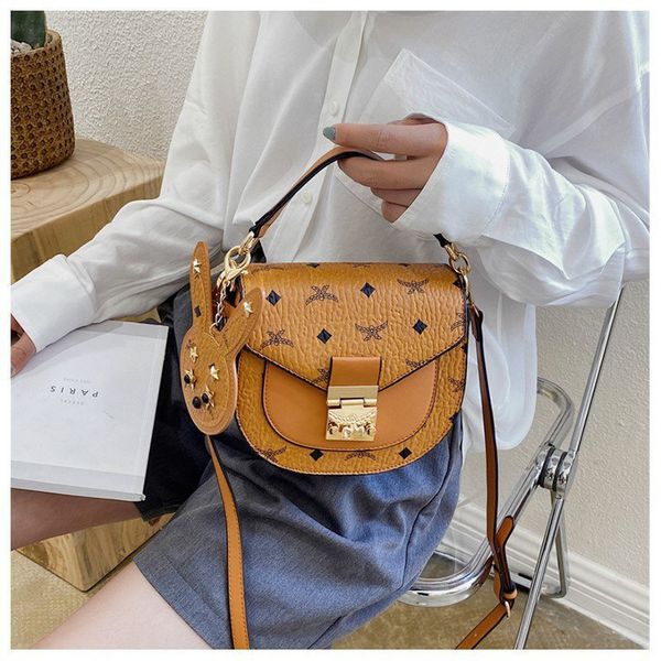 saddle classic printing 2020 all-match semicircle portable shoulder slanting small bag
saddle classic printing 2020 all-match semicircle portable shoulder slanting small bag