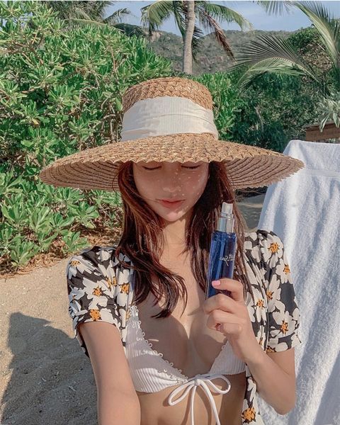 summer hand-woven pattern wheat colored straw bow ribbon straw hat beach tourism sunscreen flat basin hat, Blue;gray
summer hand-woven pattern wheat colored straw bow ribbon straw hat beach tourism sunscreen flat basin hat, Blue;gray