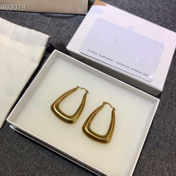 роскошный preclous brand designer медь с 14k позолоченного квадрата падение серьги для женщин ювелирных изделий, Golden
роскошный preclous brand designer медь с 14k позолоченного квадрата падение серьги для женщин ювелирных изделий, Golden