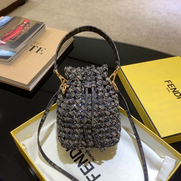 new classic lady's handbag 7a high-end custom quality handbag fashion business casual style metal accessories with long shoulder strap
new classic lady's handbag 7a high-end custom quality handbag fashion business casual style metal accessories with long shoulder strap
