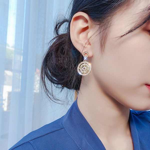 light luxury high-quality water crystal disc earrings classic roman numerals atmospheric charming earrings, Golden;silver
light luxury high-quality water crystal disc earrings classic roman numerals atmospheric charming earrings, Golden;silver