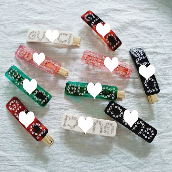 Высокое качество Женщины Письмо зажим для волос Bling Bling Rhinestone Letter Duck пружинного зажима волос способа Аксессуары Multicolor
Высокое качество Женщины Письмо зажим для волос Bling Bling Rhinestone Letter Duck пружинного зажима волос способа Аксессуары Multicolor