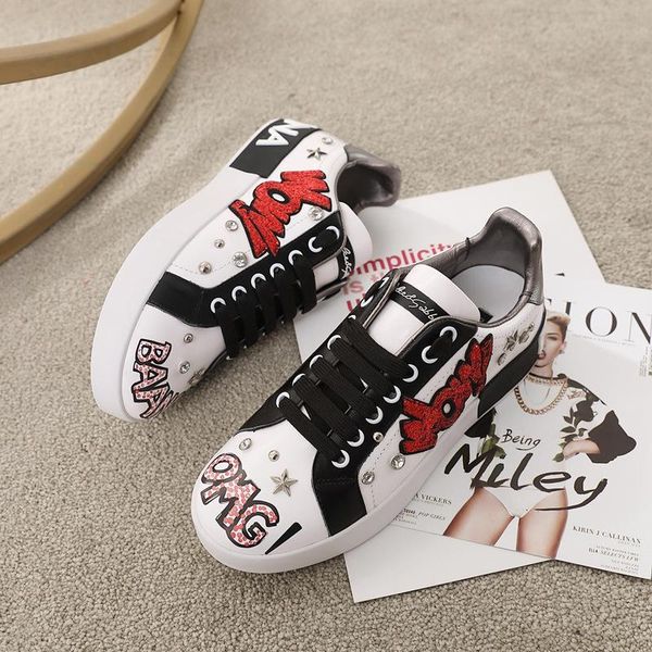 2020o new trend embroidered leather casual shoes outdoor men and women casual sports shoes fashion graffiti wild couple shoes, yards 35-45, Black
2020o new trend embroidered leather casual shoes outdoor men and women casual sports shoes fashion graffiti wild couple shoes, yards 35-45, Black