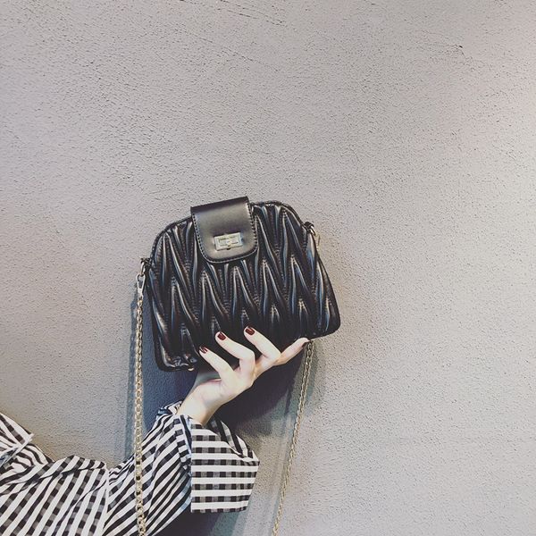 2020 new style graceful chain bag female foreign style french non-mainstream wavy messenger shell net red envelope
2020 new style graceful chain bag female foreign style french non-mainstream wavy messenger shell net red envelope