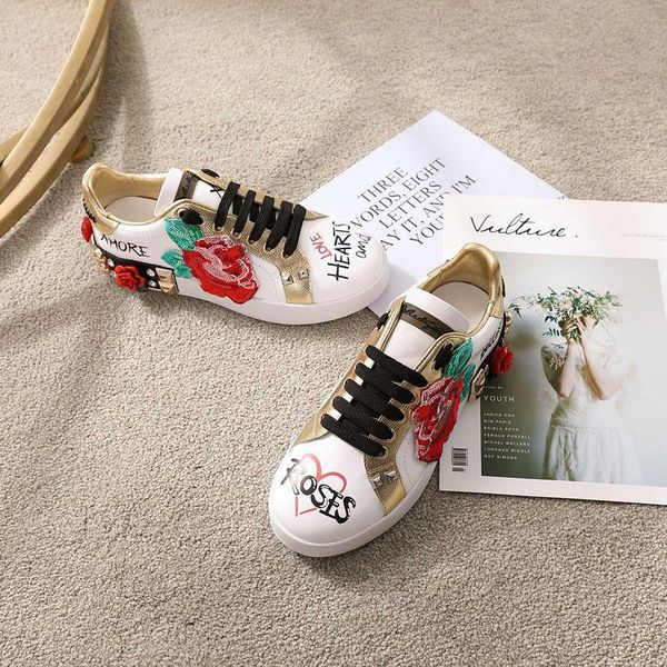 2020l autumn high-end fashion leather low to help women's casual shoes, fashion wild sports party shoes, original box packaging deliver
2020l autumn high-end fashion leather low to help women's casual shoes, fashion wild sports party shoes, original box packaging deliver