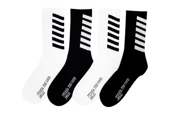 2020 stripes black and white stockings the hip hop movement diagonal stripe sock letters cotton new trend stockings fashion
2020 stripes black and white stockings the hip hop movement diagonal stripe sock letters cotton new trend stockings fashion