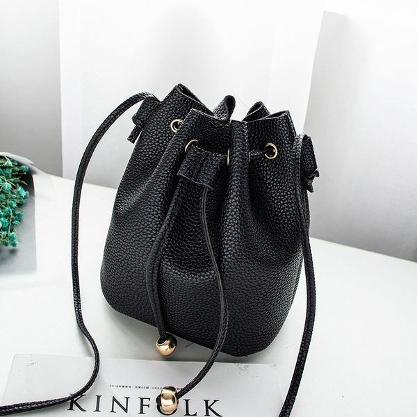 factory direct 2020 spring new model women's bag korean version fashion women's shoulder bag fashion simple messenger bucket bag
factory direct 2020 spring new model women's bag korean version fashion women's shoulder bag fashion simple messenger bucket bag