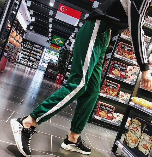 2020 new fa87266 sport leggings women sprot pants summer pocket trousers joggers loose pants female running pants sportswear, Black;white
2020 new fa87266 sport leggings women sprot pants summer pocket trousers joggers loose pants female running pants sportswear, Black;white