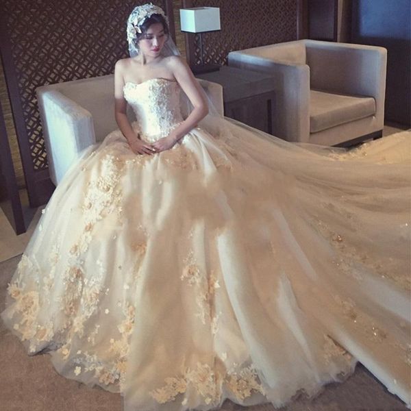 2020 золото тюль бального платья свадебного платье свадебного платье из бисера длинного поезда дубай абайи кафтан платья дешевой страна прин, White
2020 золото тюль бального платья свадебного платье свадебного платье из бисера длинного поезда дубай абайи кафтан платья дешевой страна прин, White