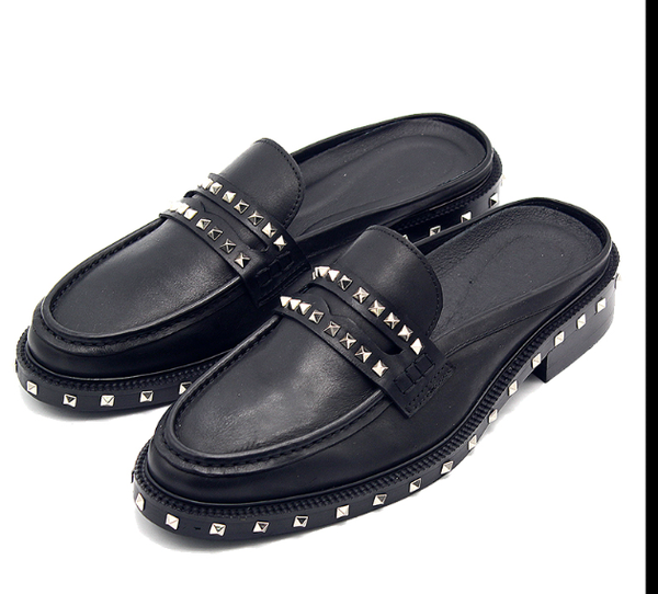 new leather slipper shoes for men rivet casual mules button men shoes size 35-45, Black
new leather slipper shoes for men rivet casual mules button men shoes size 35-45, Black