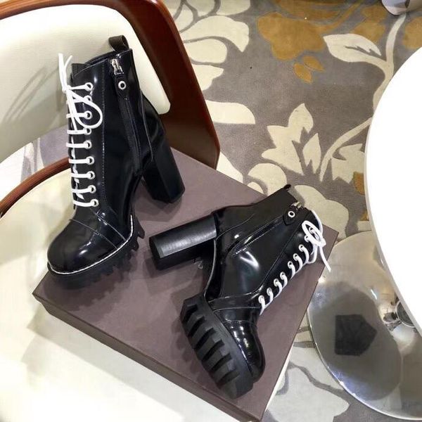 2020-2019b fashion wild ladies short boots ladies print striped non-slip summer casual ladies short shoes, all inclusive original packaging
2020-2019b fashion wild ladies short boots ladies print striped non-slip summer casual ladies short shoes, all inclusive original packaging