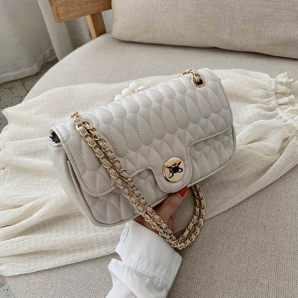 women's bag 2020 new trendy high-end sense chain shoulder bag messenger fashion all-match personality small square
women's bag 2020 new trendy high-end sense chain shoulder bag messenger fashion all-match personality small square