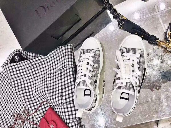 2019 new limited edition custom printed white canvas shoes, fashion versatile high and low shoes, with original packaging shoe box delivery, Black
2019 new limited edition custom printed white canvas shoes, fashion versatile high and low shoes, with original packaging shoe box delivery, Black